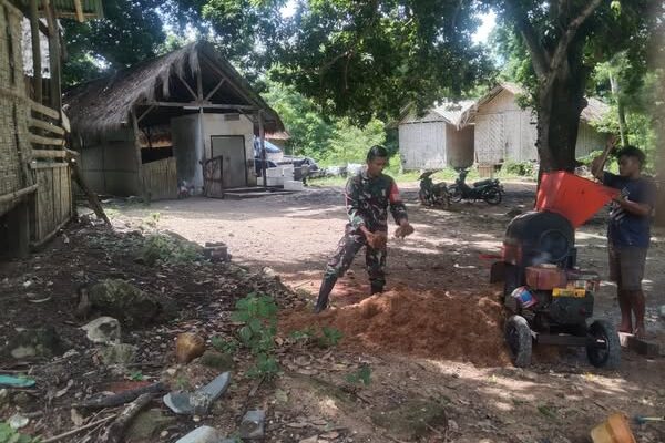 Babinsa Kodim 1613/Sumba Barat Ajak Masyarakat Kelola Sampah Jadi Pupuk, Ide Kreatif Atasi Pencemaran Lingkungan