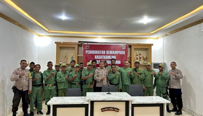 Polres Sumba Timur Gelar Latkatpuan, Tingkatkan Kemampuan dan Sinergitas Linmas dan Bhabinkamtibmas Jaga Kamtibmas