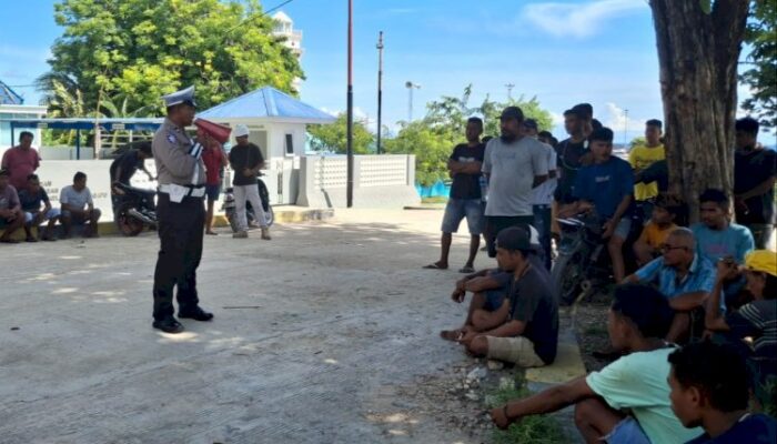 Satlantas Polres Sumba Timur Ajak Supir Dump Truck Utamakan Keselamatan Lalu-lintas