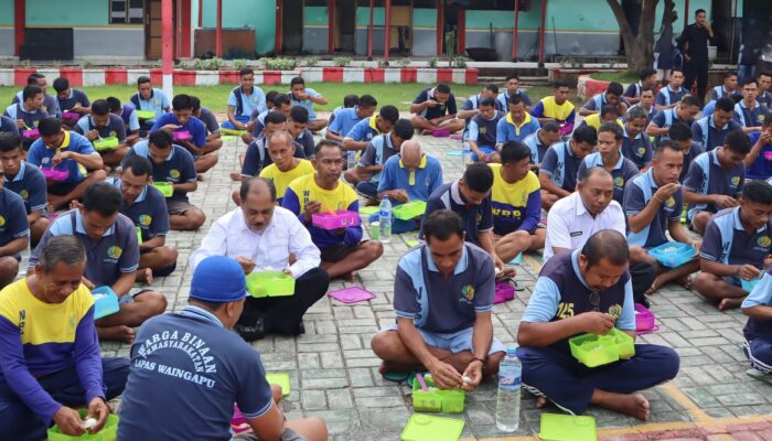 Pastikan Makanan Berkualitas, Kalapas kelas IIA Waingapu Ajak Warga Binaan Sarapan Pagi Bersama