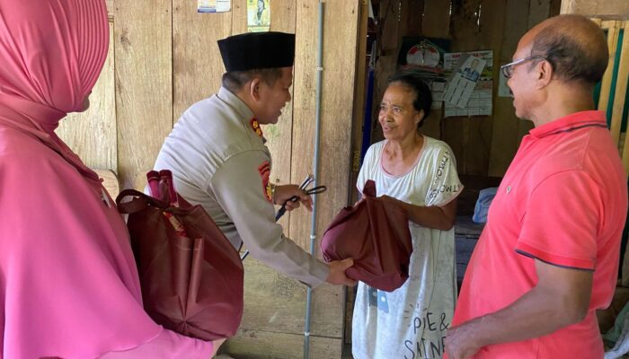 Polres Manggarai Timur Berbagi Kasih Dengan Penyandang Disabilitas di Bulan Ramadhan