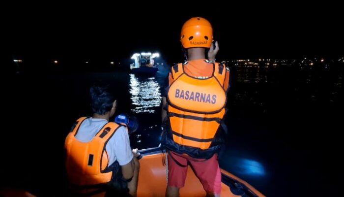 Sampan Terbalik, Rudi Hilang Terbawa Arus, Tim SAR Lakukan Pencarian