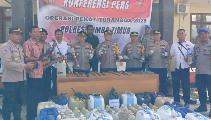 Polres Sumba Timur Sita Ribuan Liter Miras Ilegal dan Senjata Tajam Hasil Operasi Pekat