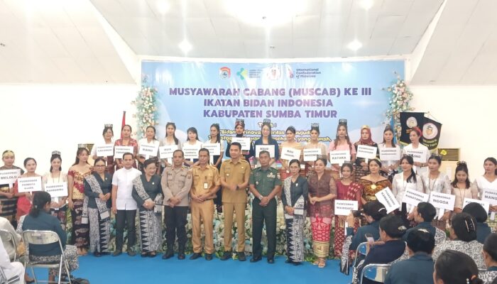 Pemkab Sumba Timur Siap Dukung Bidan Lanjutkan Pendidikan Profesi