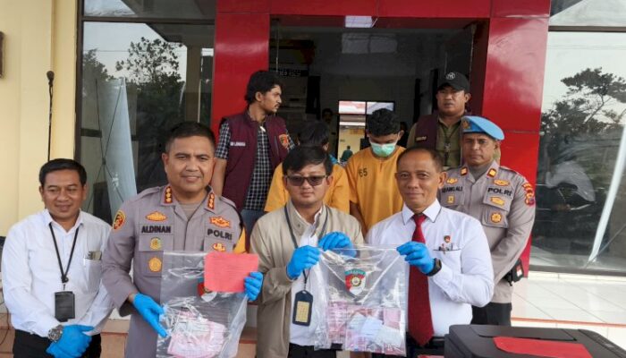 Edarkan Uang Palsu, Polisi Ringkus Dua Tukang Ojek Online di Kupang