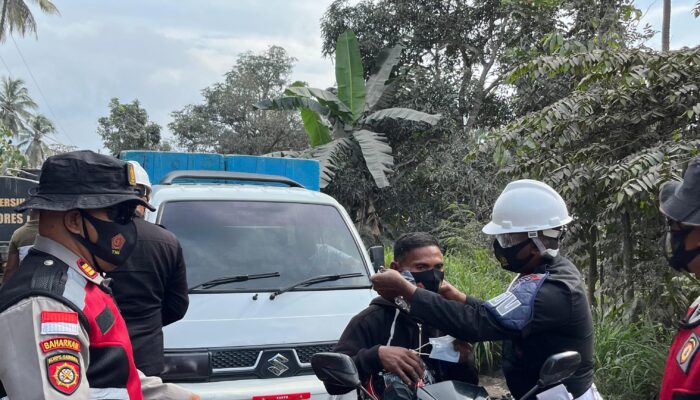Dukungan Kemanusiaan Polda NTT Ringankan Beban Warga Terdampak Erupsi Lewotobi