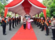 Adat Natoni dan Tradisi Pedang Pora Sambut Kedatangan Kapolda NTT