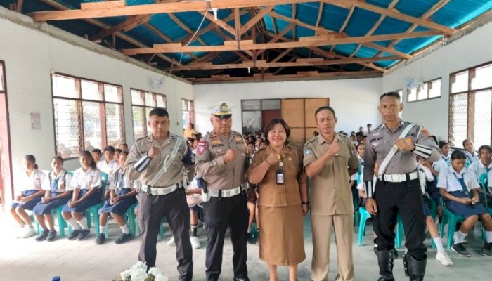 Kasat Lantas Polres Sumba Timur Ajak Pelajar SMPN 1 Pandawai Jadi Polopor Keselamatan Lalu-Lintas