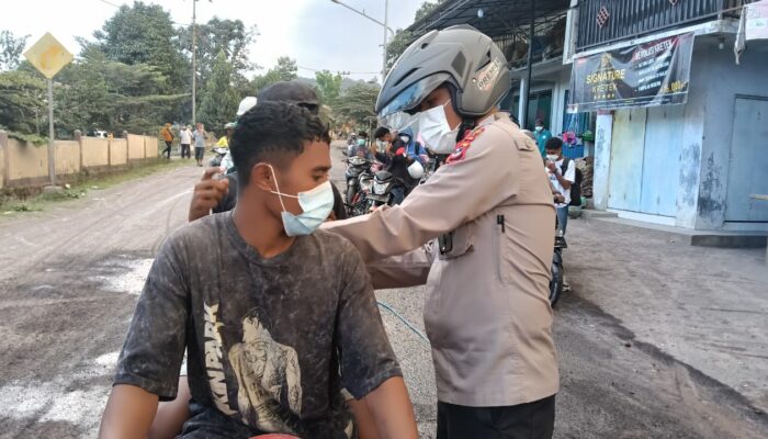 Tim Biddokes Polda NTT Sigap Bantu Warga Terdampak Erupsi Lewotobi