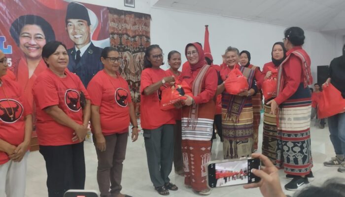 Peringati Bulan Bung Karno, PDI-P Berbagi Kasih Bersama Kelompok Rentan di Sumba Timur