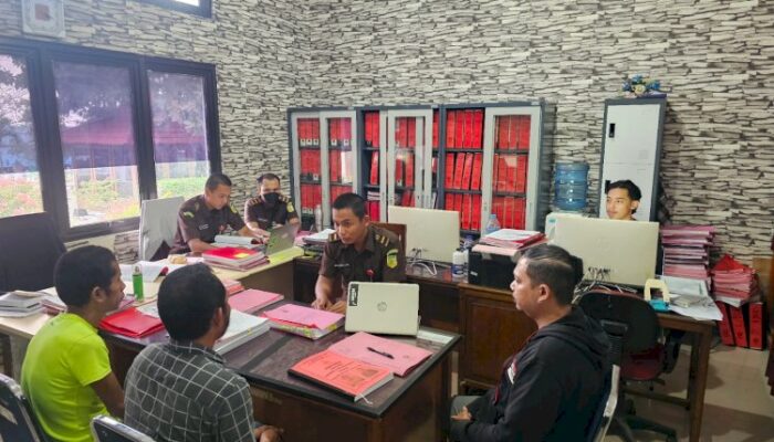 Polisi Limpahkan Dua Tersangka Curanmor di Sumba Timur