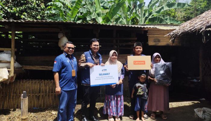 BRI BO Labuan & YBM BRILiaN Kunjungi Penerima Beasiswa